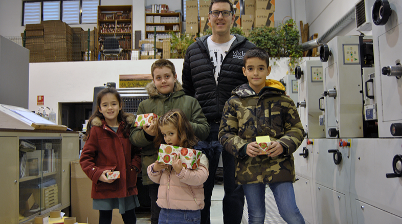 visita de los participantes en el concurso de felicitaciones de navidad.